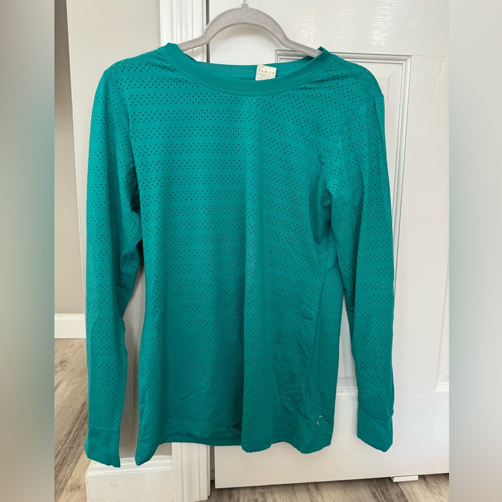 Zyia teal chill long sleeve shirt.  Great used condition.  Size medium
